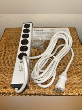 Legrand Wiremold Ulm6-6 Outlet Strip Switched Medical Grade 6 5-15R 5-15P 6 Ft.